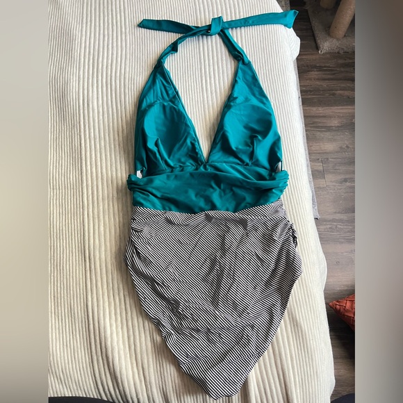 Cupshe Stripe One Piece - Picture 2 of 5